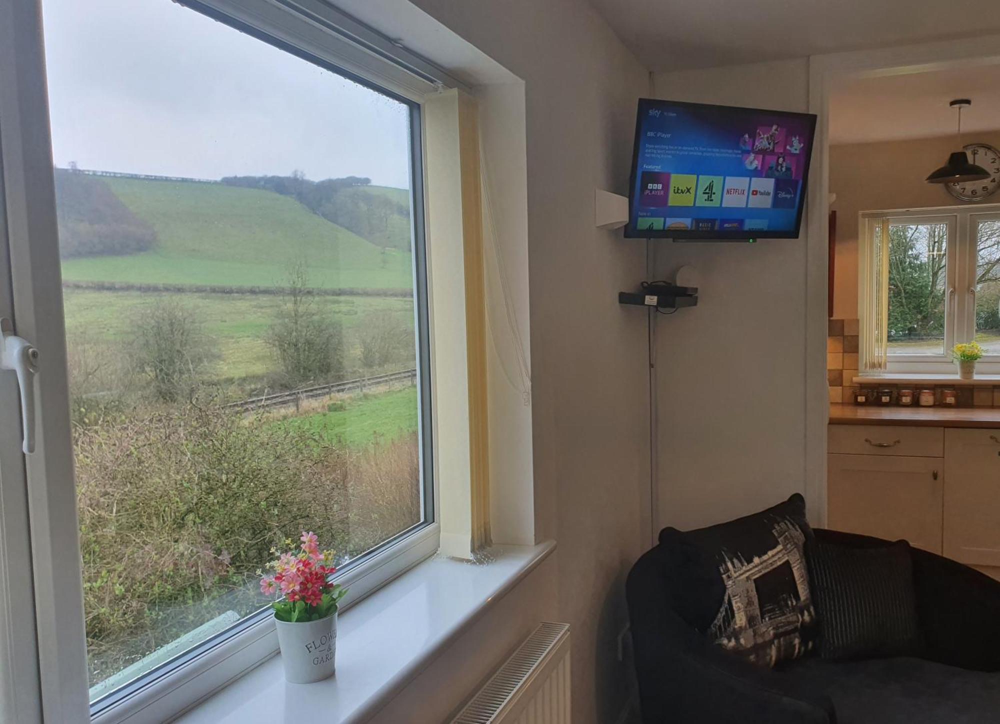 Idyllic 2 Bedroom Self-Contained Upsidedown Annexe 兰德林多德威尔斯 外观 照片