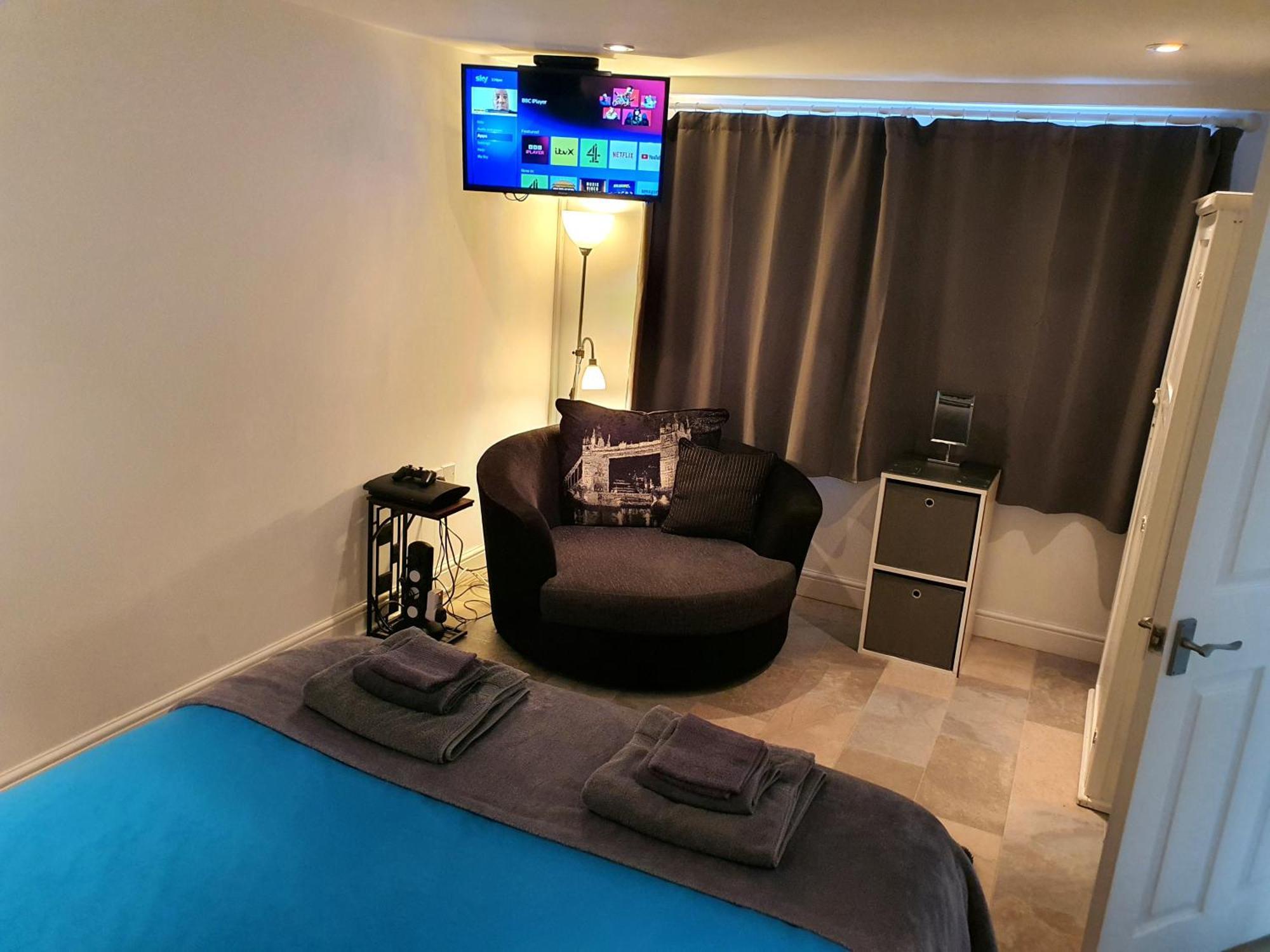 Idyllic 2 Bedroom Self-Contained Upsidedown Annexe 兰德林多德威尔斯 外观 照片