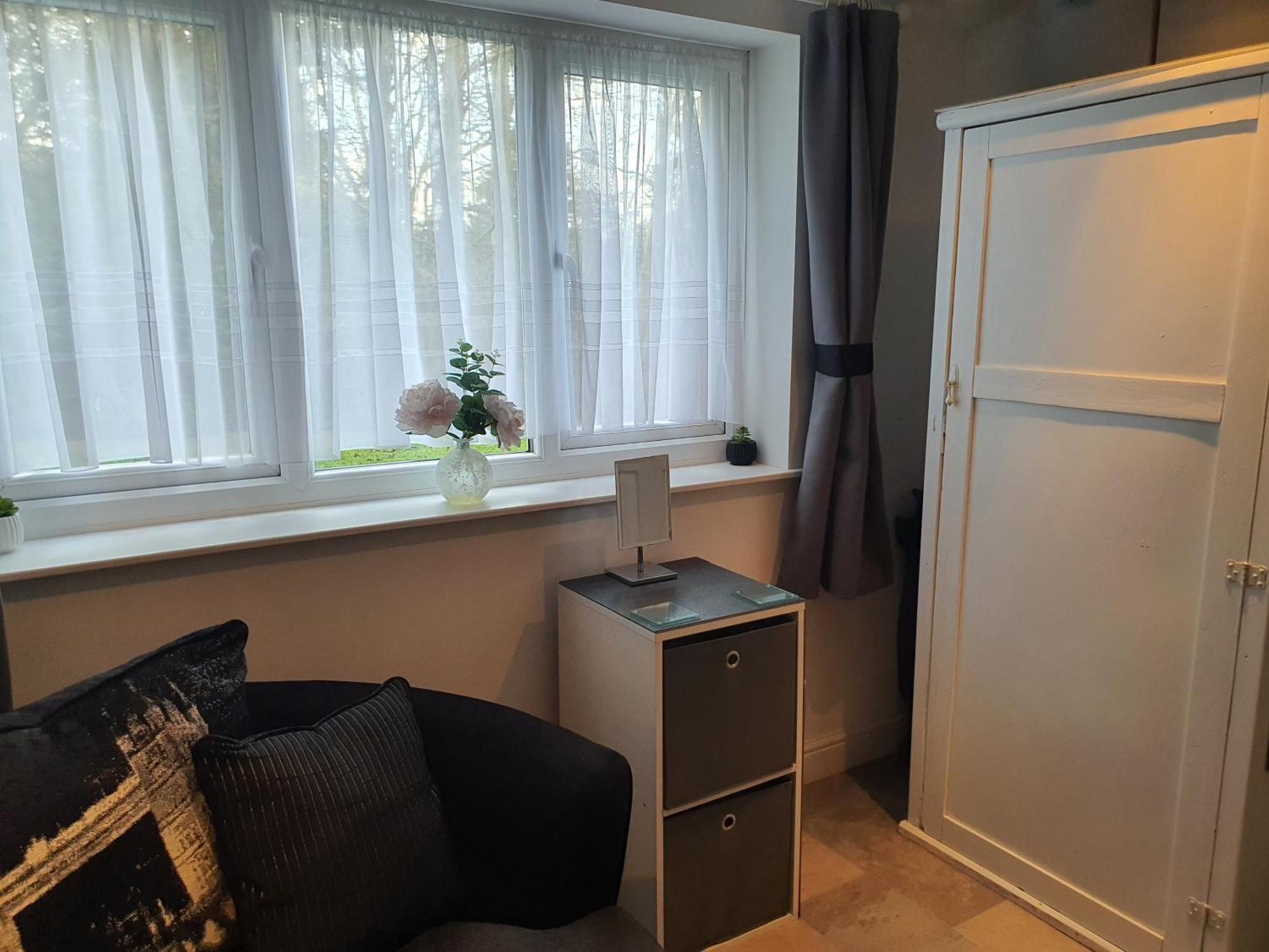 Idyllic 2 Bedroom Self-Contained Upsidedown Annexe 兰德林多德威尔斯 外观 照片
