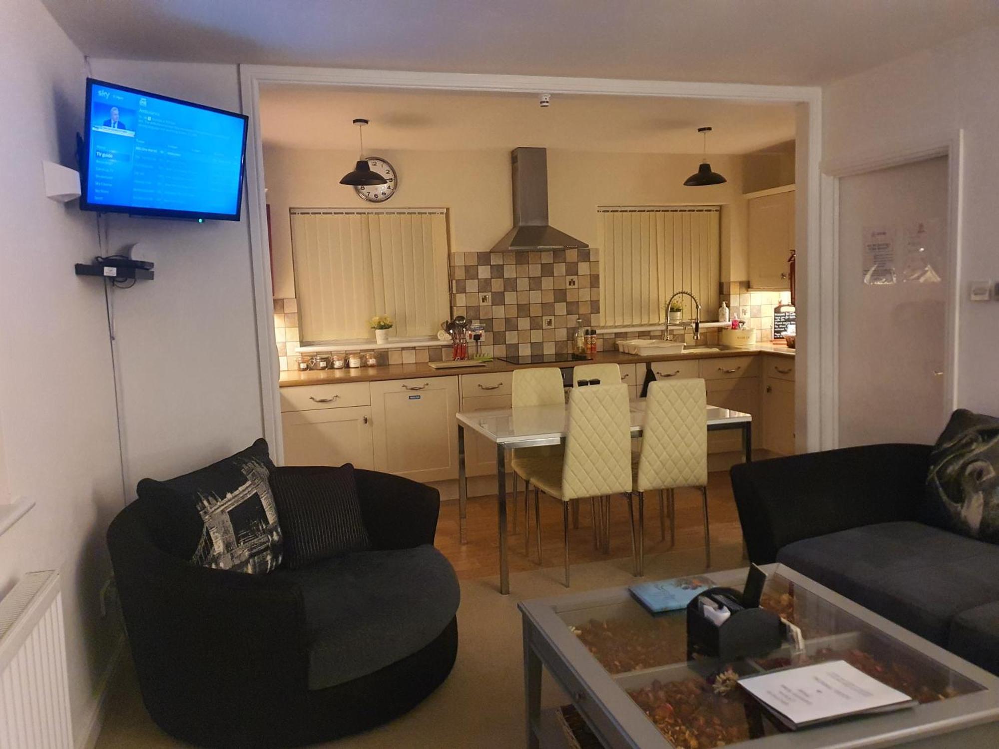 Idyllic 2 Bedroom Self-Contained Upsidedown Annexe 兰德林多德威尔斯 外观 照片