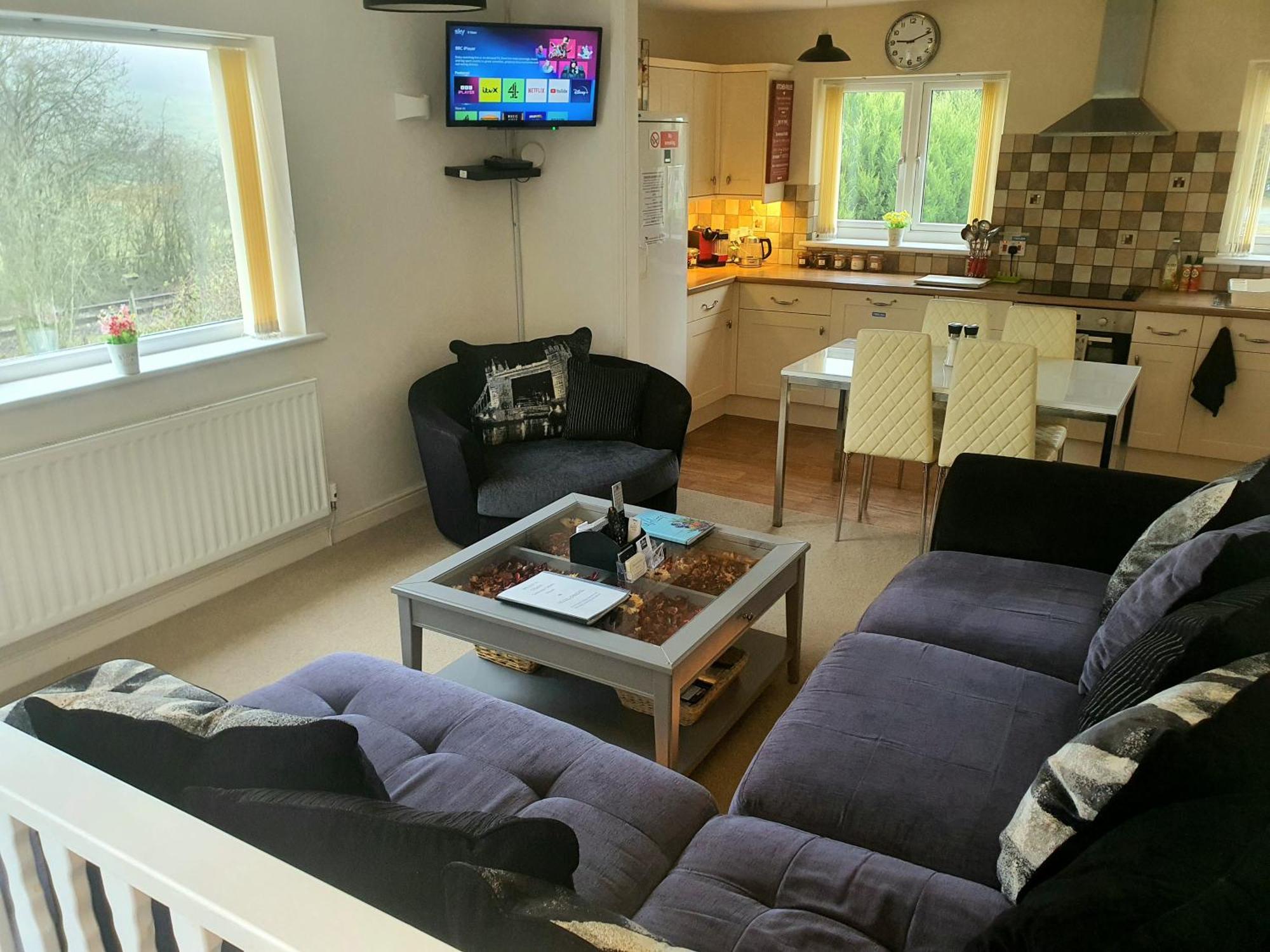 Idyllic 2 Bedroom Self-Contained Upsidedown Annexe 兰德林多德威尔斯 外观 照片